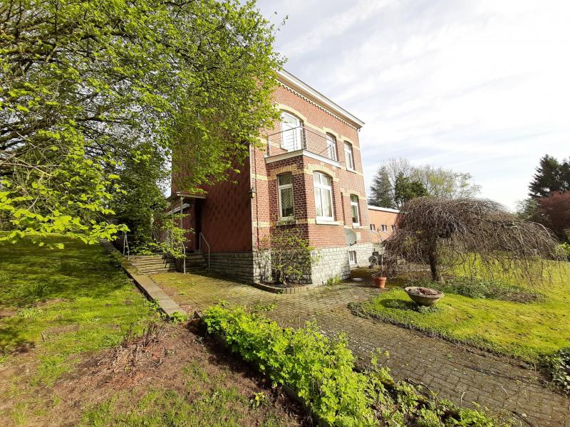 Belle maison de campagne avec des dépendances entourées par un paysage pittoresque située à 4710 Lontzen 