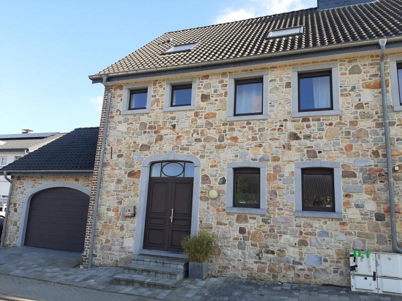 Logement moderne dans une ferme rénovée située à 4728 Hergenrath, Bertholfstrasse  