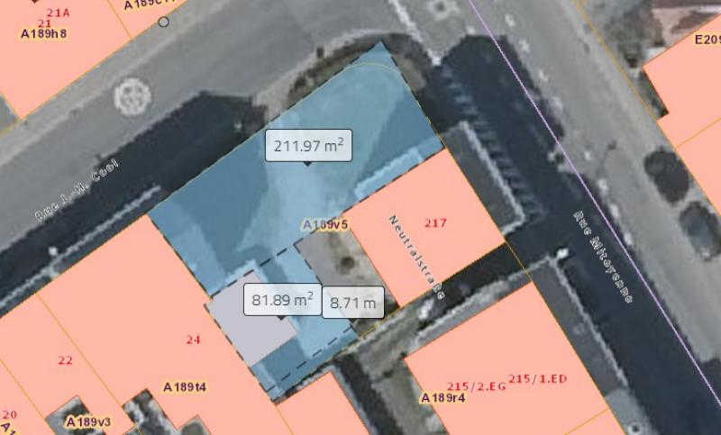 Un terrain à bâtir intéressant pour investisseurs d'environ 290 m² en forme de L, situé juste à côté de la maison nº 217, rue Mitoyenne. L'accès se fait par la rue J.H. Cool.
Grâce à sa proximité avec le centre de Welkenraedt, les transports en commun et l'autoroute, cette parcelle se prête à la construction d'une résidence avec appartements.
Un projet a déjà été élaboré dans ce sens.
Le projet s'adresse avant tout aux entrepreneurs de taille moyenne.