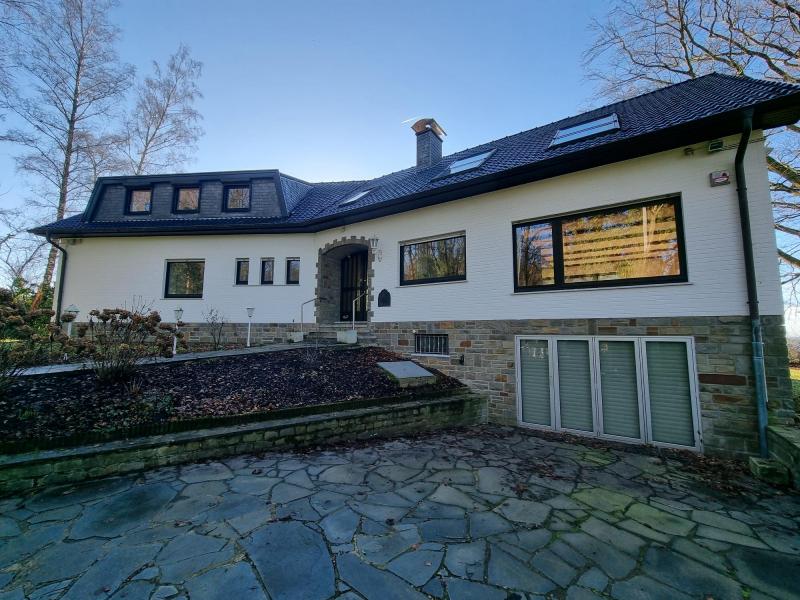 Superbe villa dans la ceinture verte et surplombant les toits de Hergenrath située à 4728 Hergenrath