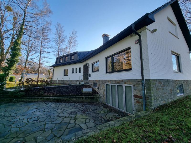 Superbe villa dans la ceinture verte et surplombant les toits de Hergenrath située à 4728 Hergenrath