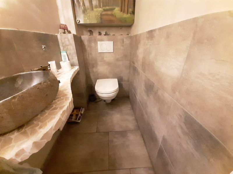 Belle maison avec appartement entièrement rénové et espace de travail située à 4730 Hauset
