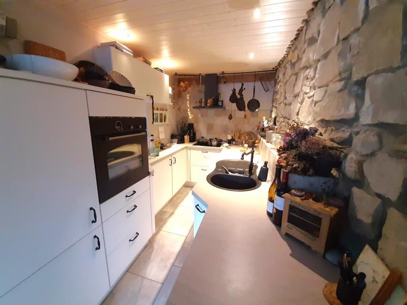 Belle maison avec appartement entièrement rénové et espace de travail située à 4730 Hauset