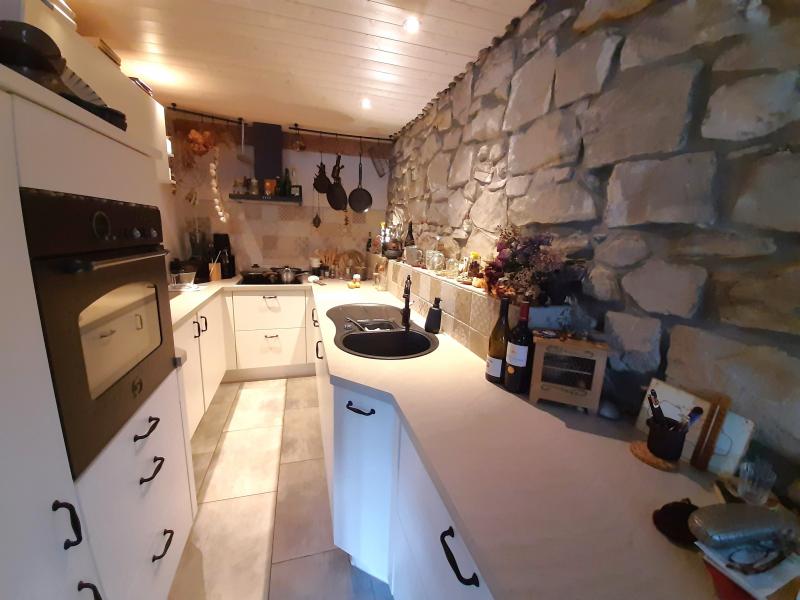 Belle maison avec appartement entièrement rénové et espace de travail située à 4730 Hauset