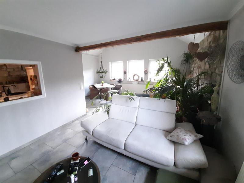 Belle maison avec appartement entièrement rénové et espace de travail située à 4730 Hauset