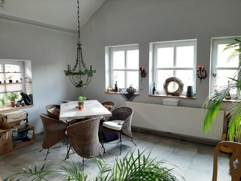 Belle maison avec appartement entièrement rénové et espace de travail située à 4730 Hauset