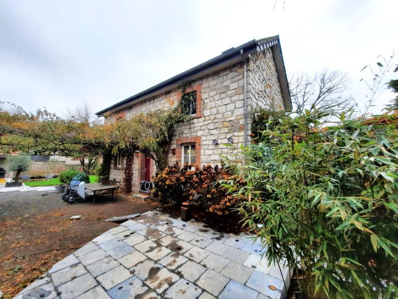 Belle maison avec appartement entièrement rénové et espace de travail située à 4730 Hauset