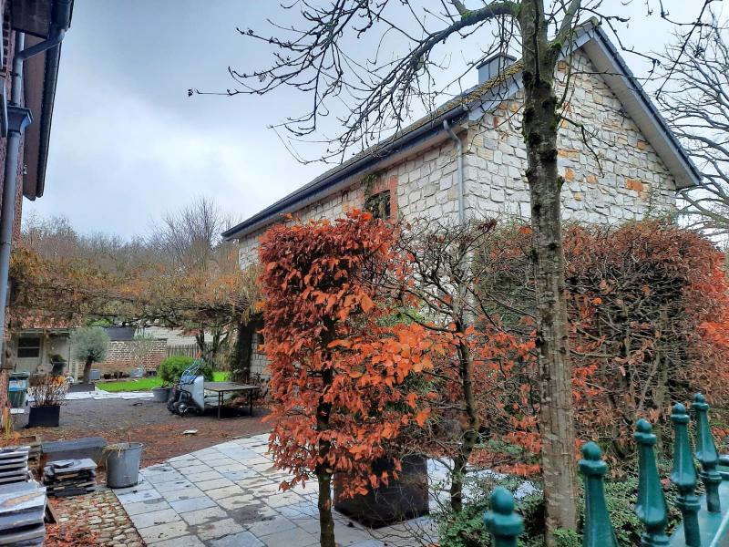 Belle maison avec appartement entièrement rénové et espace de travail située à 4730 Hauset