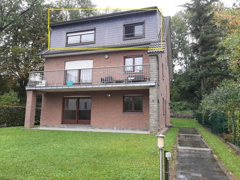 Schönes Appartement mit Einbauküche, Living, zwei Schlafzimmer, ein Bad und ein Gemeinschaftsraum für die Waschmaschine.
Wohnfläche +/- 75 m².
Elektroheizung, Garage.
PEB: D
