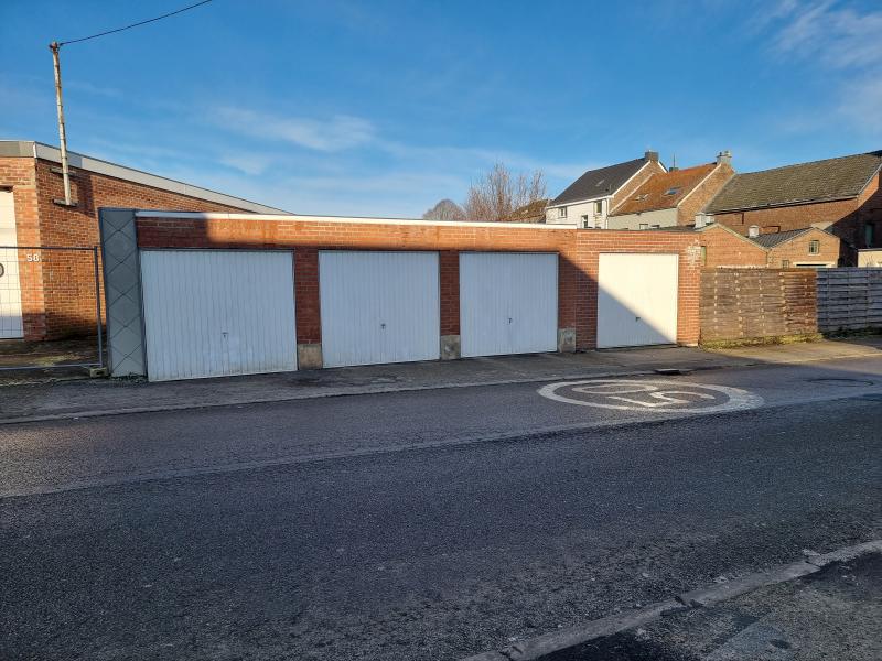 8 Einzelgaragen zu vermieten Rue Mitoyenne - Boulevard Hector Grosjean in Welkenraedt.
Jede Garage ist abschließbar.
Der Mietvertrag wird für ein Jahr abgeschlossen.