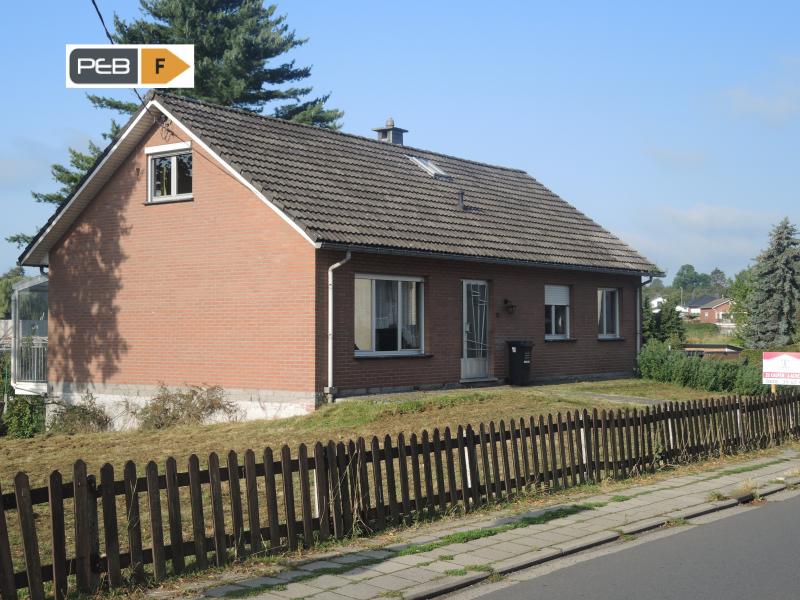 Gepflegtes Vierfassadenhaus mit Garten und Garage. in 4840 Welkenraedt 