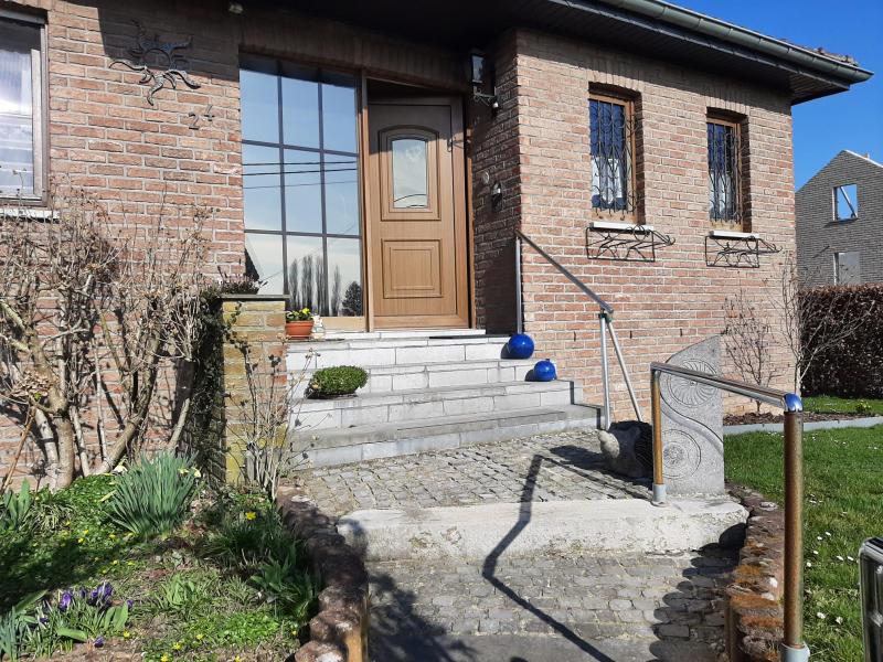 Schöner Bungalow mit Weitsicht umgeben von malerischer Landschaft in 4710 Herbesthal, Feldstrasse 24
