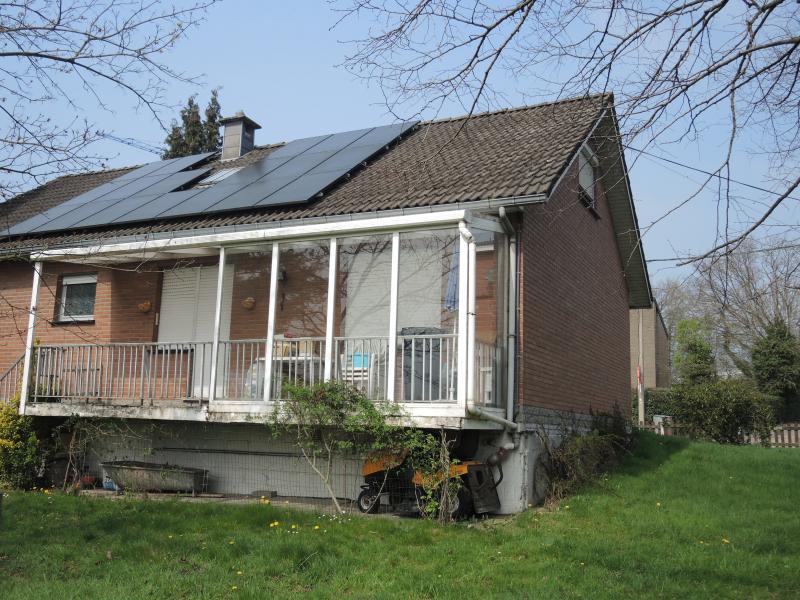 Gepflegtes Vierfassadenhaus mit Garten und Garage. in 4840 Welkenraedt