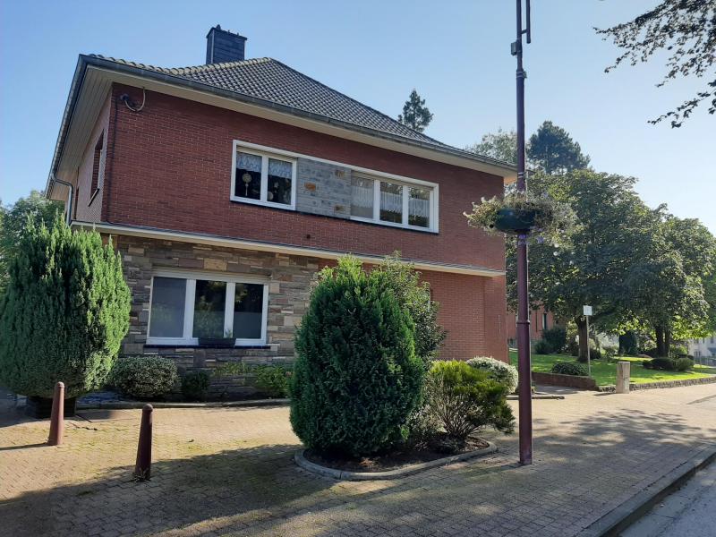 Mehrfamilien oder Mehrgenerationenhaus in hervorragender Lage in 4728 Hergenrath